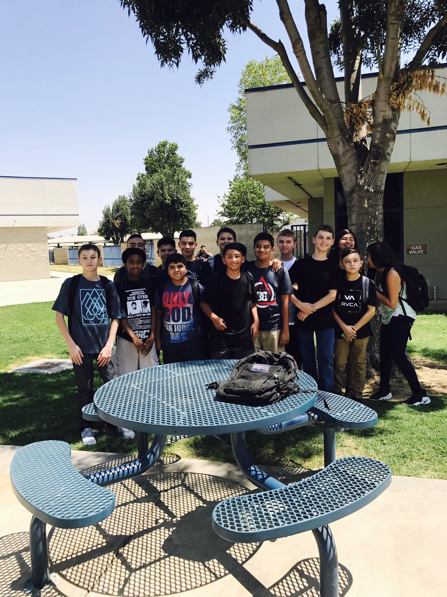 BurtonBulldogs's tweet photo. What a great first day at BMS! It's going to be a great school year! #gobmsbulldogs #burtonfirstday https://t.co/9NQ2TJqKUE