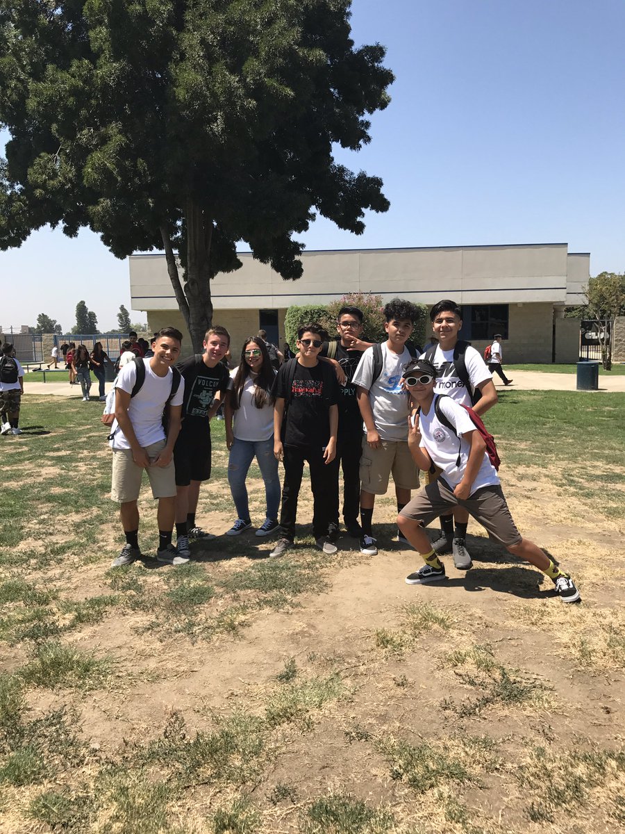 BurtonBulldogs's tweet photo. What a great first day at BMS! It's going to be a great school year! #gobmsbulldogs #burtonfirstday https://t.co/9NQ2TJqKUE