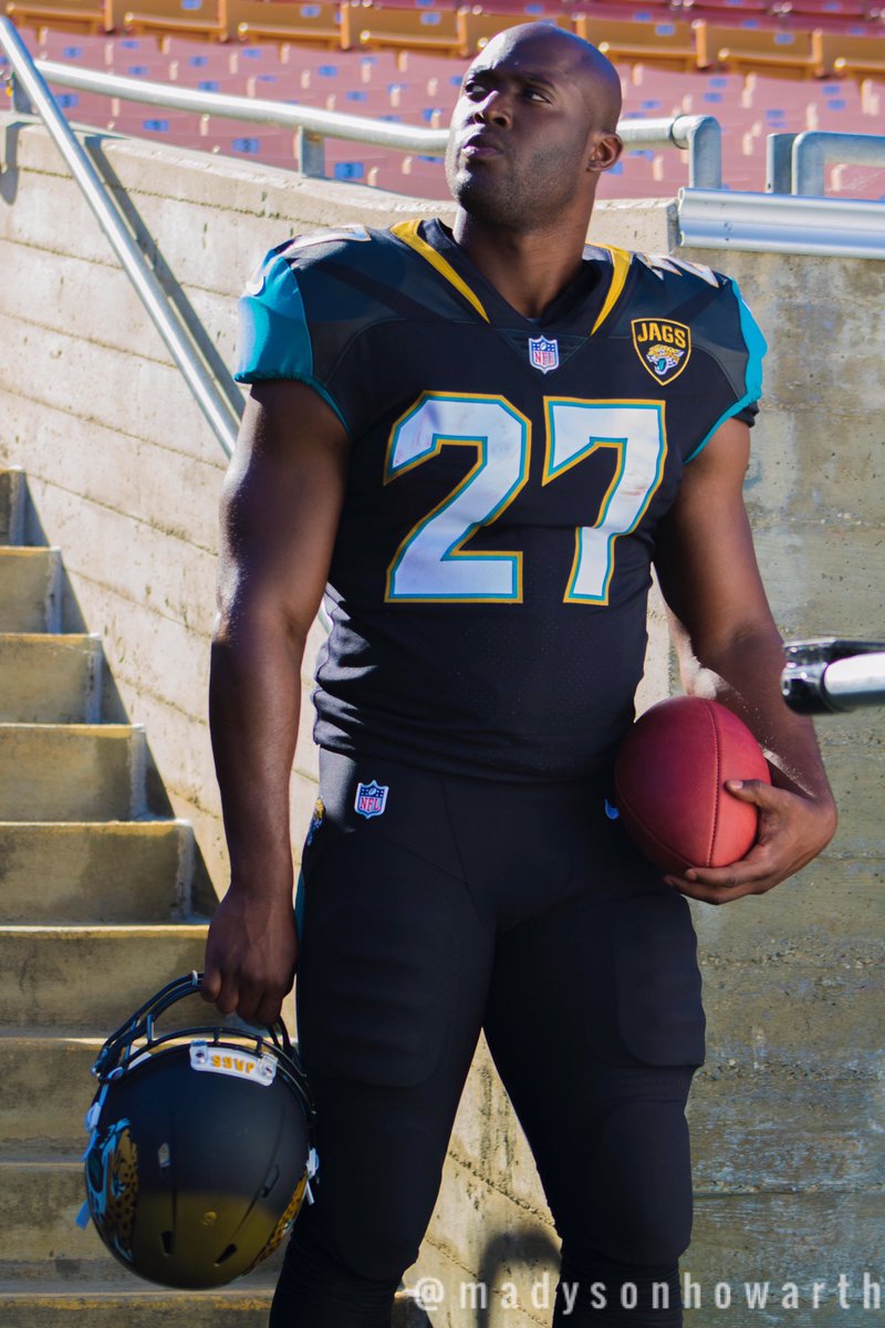 madyson_frank's tweet image. NFL journey starts today
@_fournette @jaguars #jags #notjustpreseason #Buganation @paniniamerica @nflpa #RookiePremiere #WhoDoYouCollect