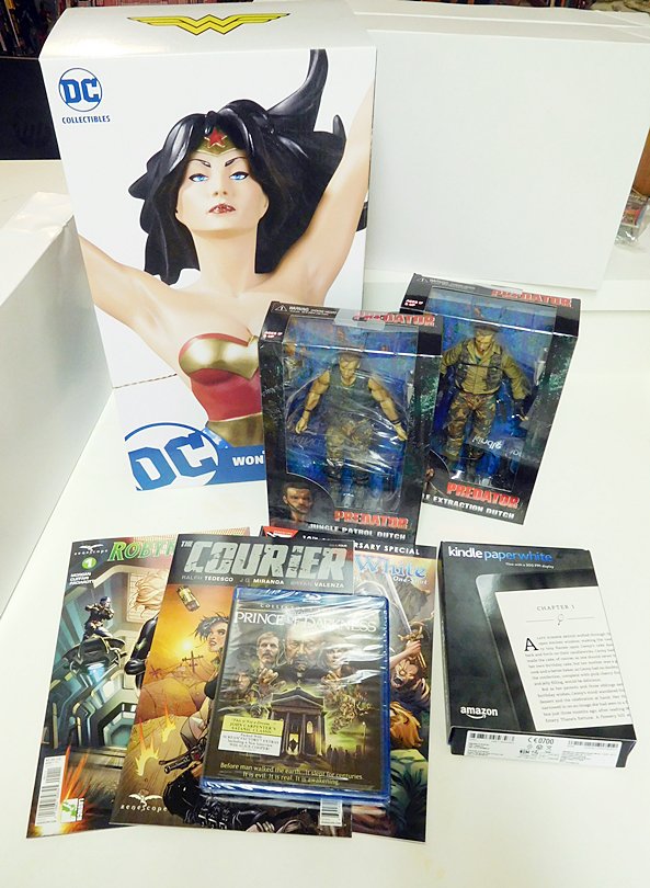 FigureFanZero's tweet photo. BIRTHDAY PREZZIES! #DCColectibles #Zenescope #NECA #JohnCarpenter #Kindle #LeftoverCake https://t.co/HTFVoFMuLd