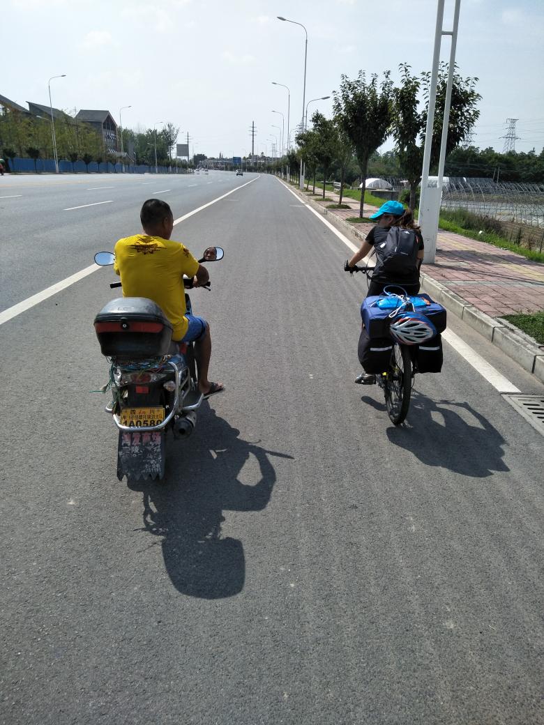 annaloanlin's tweet photo. Always got curious locals giving us blessings!
Everybody thought we are crazy, but we are simply chasing our dreams 
#loanlinc1m #win4youth https://t.co/HC50aUJb1u