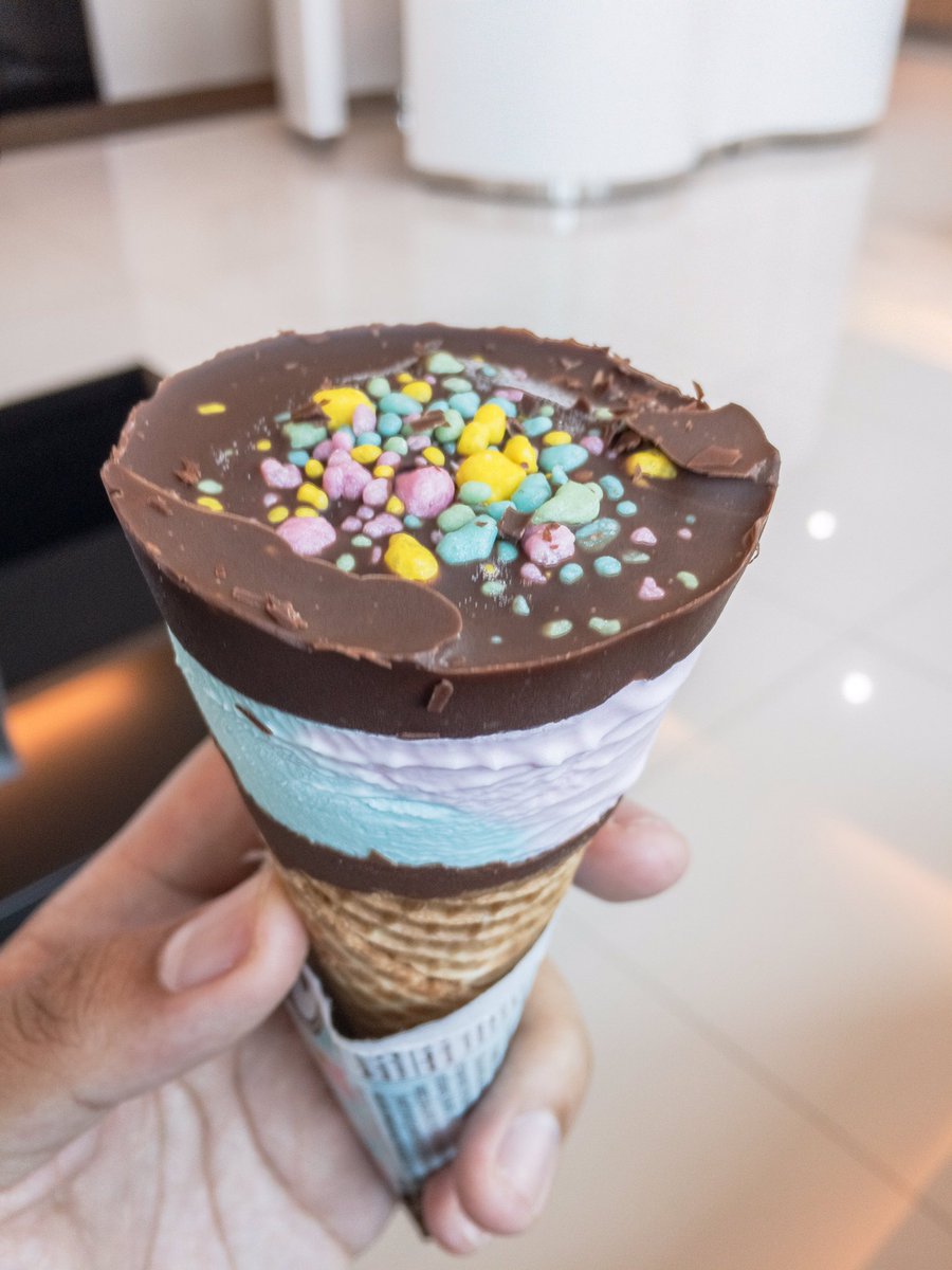 ordimantw's tweet photo. วอลล์ ออกสินค้าใหม่ ไอศกรีมเรนโบว์ในรูปแบบ Cornetto รสเหมือนเดิม เพิ่มเติมคือท็อปปิ้งและซอส เริ่มขายแล้วที่ 7-11 วันนี้ ราคา 30 บาท https://t.co/Bsh5jqlhlJ