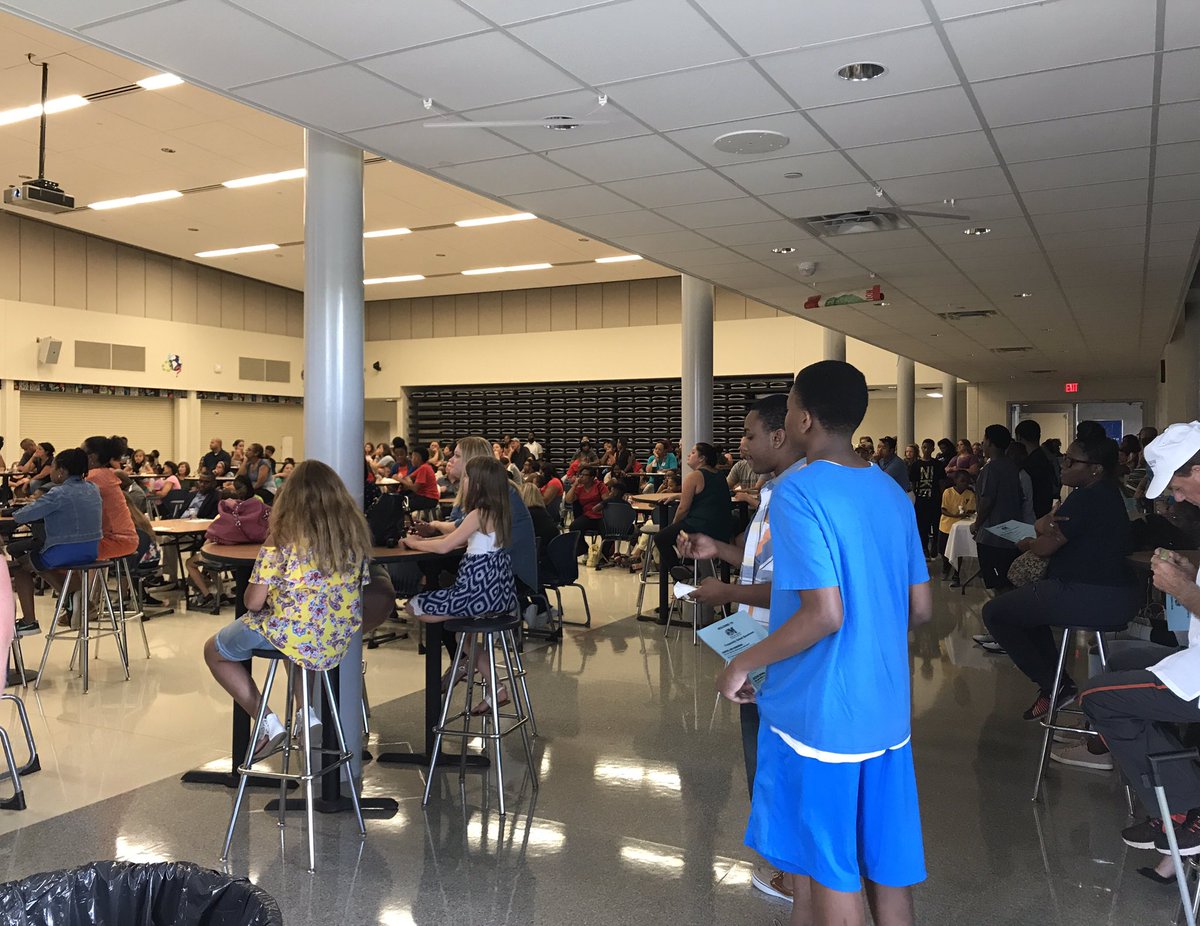 DrLFreeman's tweet photo. Many thanks to all who came out tonight for New Parent Orientation @mullerroad. #MustangPride 🐎 https://t.co/QnaE2Bov2N