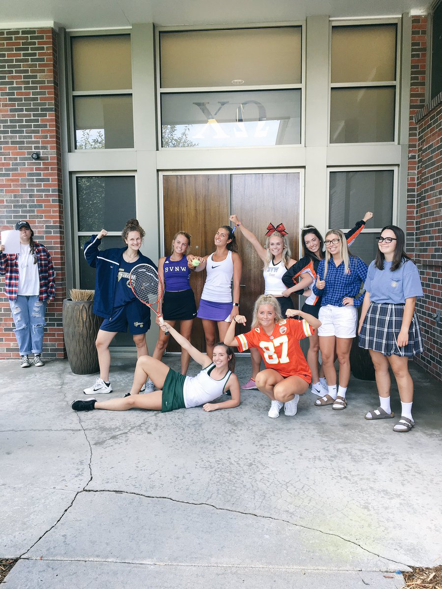 ChiOmegaAtKSU's tweet photo. Today was filled with sisterhood and fun! Day two of work week was a success.✔️#kstaterecruitment2017 #findyourcHiOMEga https://t.co/zc9FpdgyqH