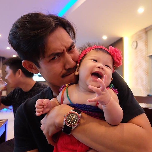 WeirbellaWB's tweet photo. น่ารักแพ็คคู่คะ น้องเบล-น้องดรีม
เมื่อลุงเวียร์อุ้ม น้องดรีมก็จะฟินหน่อยๆ
#เวียร์เบลล่า https://t.co/X7mM8ghfR0
