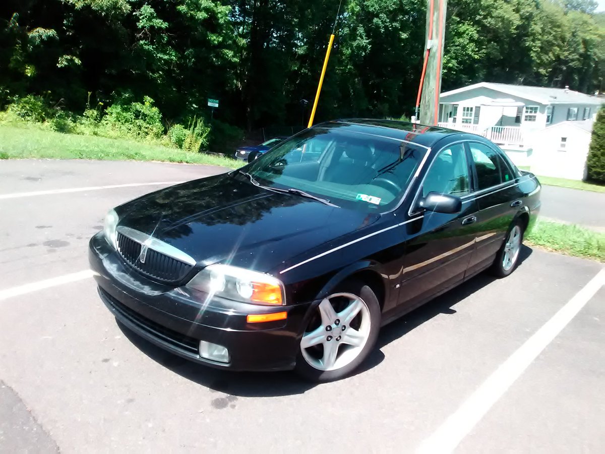 RIOTKlLL's tweet photo. @ChrisDaBurr I used to be SUPER into it, but then cars took over my life...specifically oddball and rare ones like my Lincoln LS6 xD https://t.co/k7DEkRo5hp