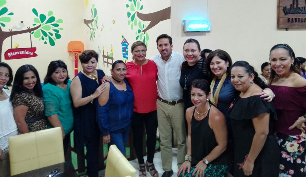 PabloGamboa_MX's tweet photo. Un gusto acompañar a las nuevas integrantes de la agrupación @LuciernagasYuc. Admirable labor en beneficio de las mujeres. #PabloDiputado https://t.co/8DKtpMKnvk