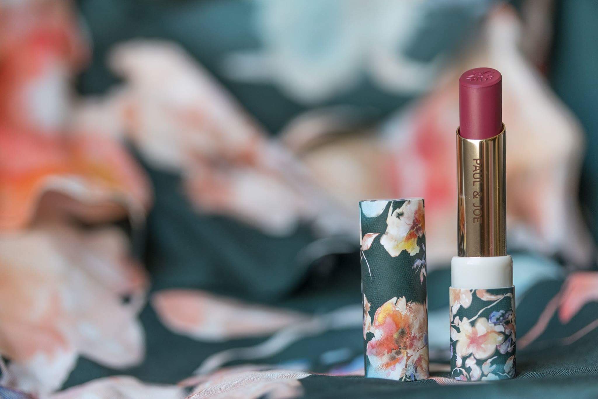 Paul Joe Beaute Jp ワンストロークで濃密発色 リップスティックno 307 色名 マレ パリの トレンド 中心地 マレ を名前にしたこの色はまさに流行のプラム色 トレンドメイクにシフトしたい時に T Co I64me0tpaz ポールアンドジョー