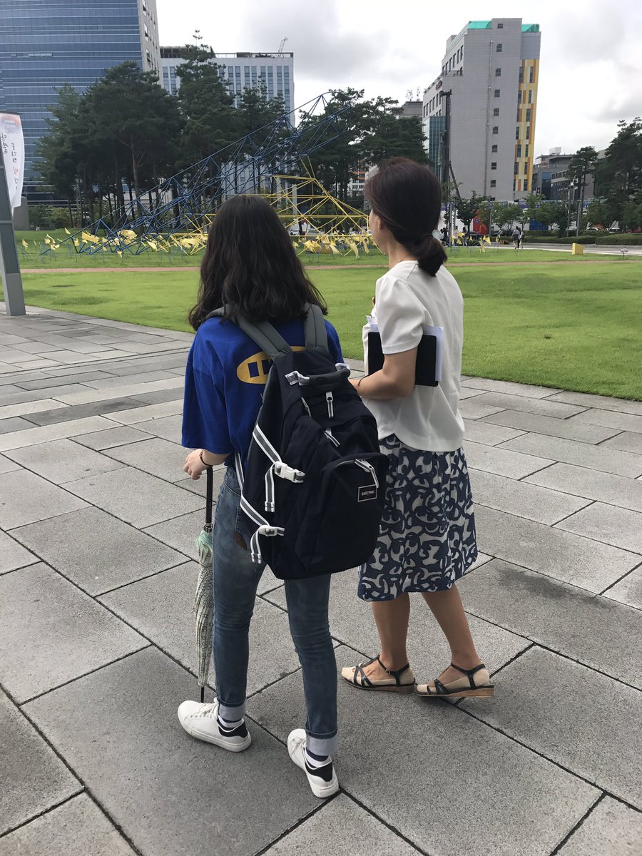 2017 청소년 지방행정체험으로 방문한 학생에게 창조산업과에 관해서 ~성남시에 관해서 ~설명중입니다 ㅎ 같이 배웠네요^^ #성남시 ! 꿈을 응원하는 #창조산업과