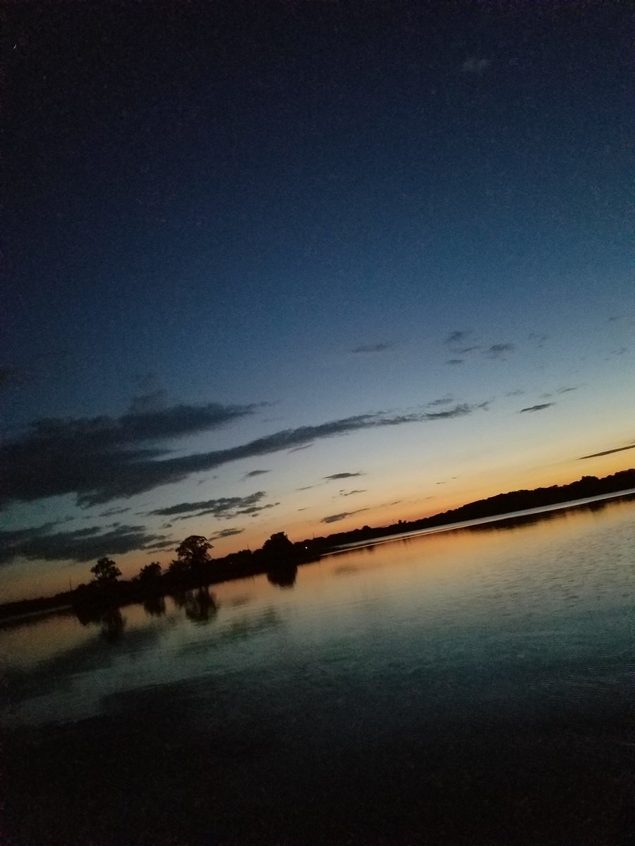 HighlyGreen's tweet photo. #fishing at #dusk 
#Minnesota #lakelife #discoverboating #tracker #mercury https://t.co/Yvb864zXj8