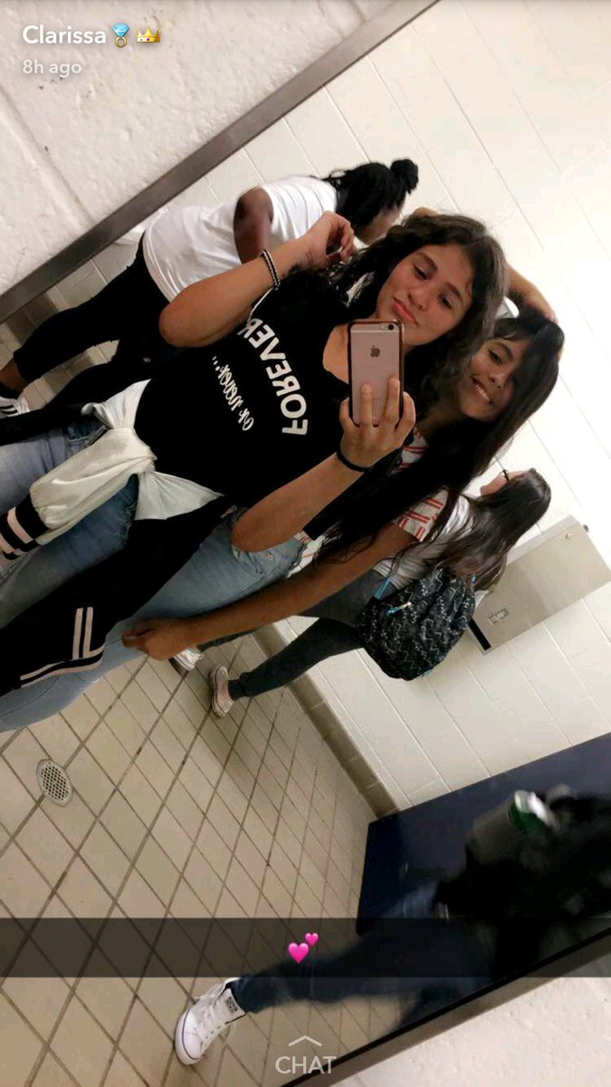 Jackaye_Star's tweet photo. When be photobombing unknowingly 😛😛😛#ourclick #squad https://t.co/TOfs9VQJuw