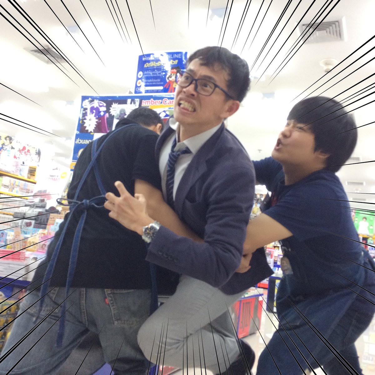 元郡山店長ことアニメイトバンコク店長 今回もこっそりc87以来のコミケ参加を狙うも店員に阻止され帰国を逃す C92 Togetter 元郡山店長ことアニメイトバンコク店長 今回もこっそりc87以来のコミケ参加を狙うも店員に阻止され帰国を逃す C92 Togetter