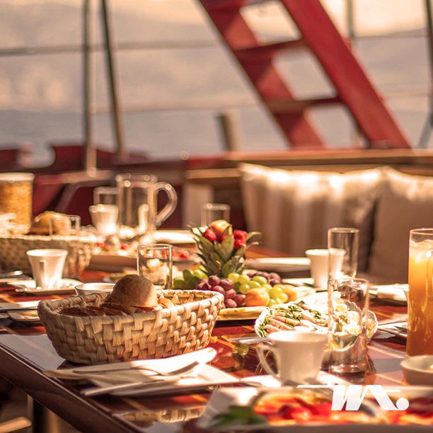 Witatour's tweet photo. Liburan Anda tidak akan lengkap jika melewatkan kesempatan untuk dinner romantis bersama pasangan di atas Cruise Ship. #witatour https://t.co/ZYVHDMNS7q