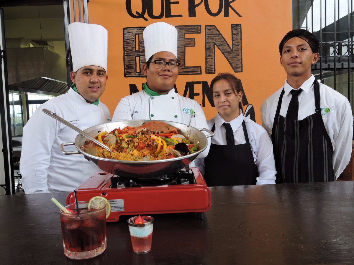 utvco's tweet photo. En clase de Cocina Europea, estudiantes del grupo 801 de @gastroutvco presentaron degustación de paellas y coctelería molecular. https://t.co/6gyCpm4si1