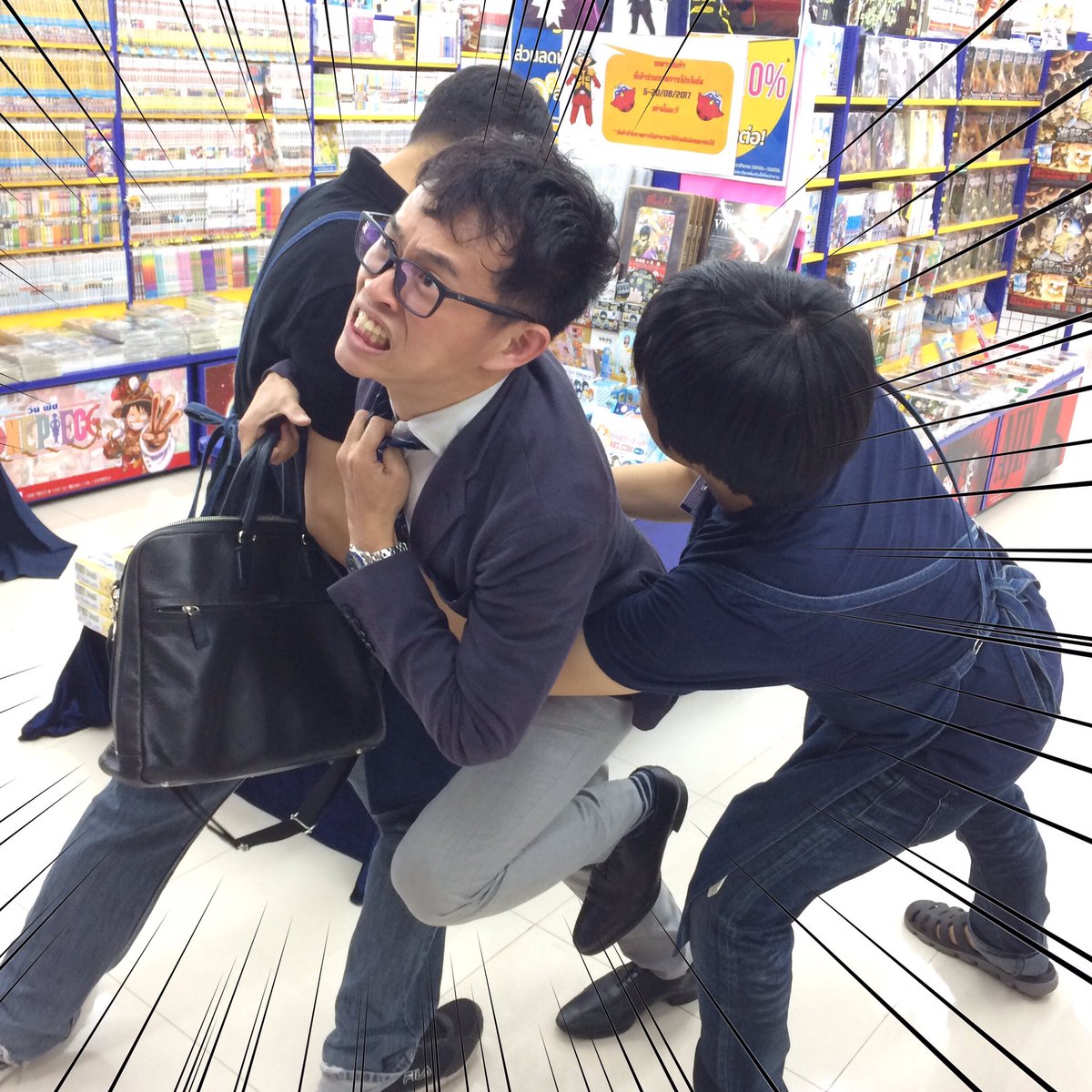 元郡山店長ことアニメイトバンコク店長 今回もこっそりc87以来のコミケ参加を狙うも店員に阻止され帰国を逃す C92 Togetter 元郡山店長ことアニメイトバンコク店長 今回もこっそりc87以来のコミケ参加を狙うも店員に阻止され帰国を逃す C92 Togetter
