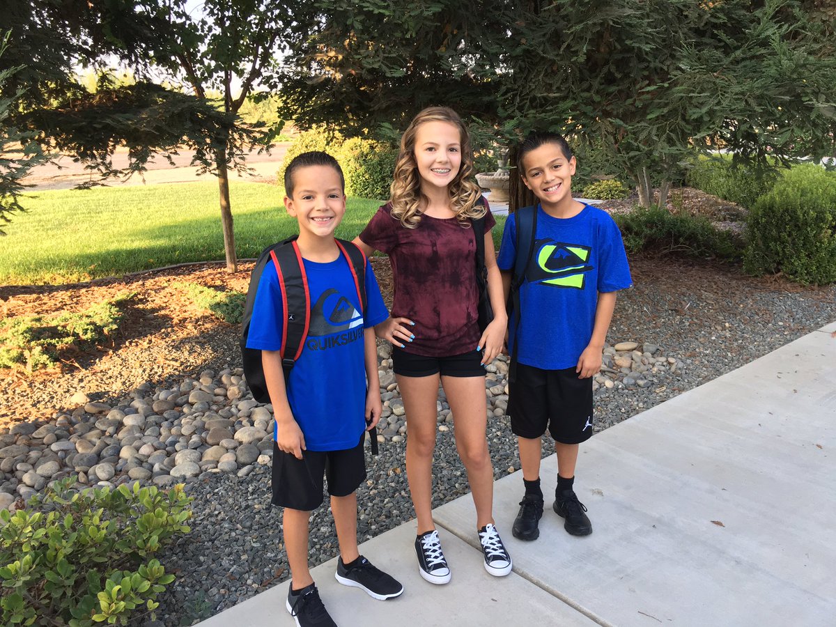 DavidShimer1's tweet photo. Proud to have my kiddos going to @BurtonSchools Ready for a great year @scamathew and @BurtonBulldogs #burtonfirstday https://t.co/8ZWvl0zQQy