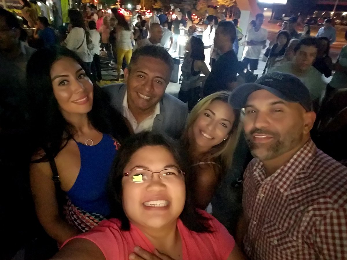 laughlovelive12's tweet image. Salsa night with the Salsa Family. 
Got my Salsa fix tonight! Wepa!  #SalsaNight #SalsaThursday #NJSalsa #CityPlacePromenade