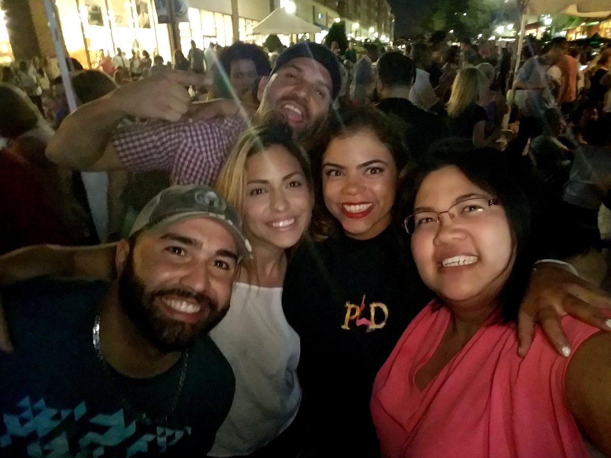 laughlovelive12's tweet image. Salsa night with the Salsa Family. 
Got my Salsa fix tonight! Wepa!  #SalsaNight #SalsaThursday #NJSalsa #CityPlacePromenade