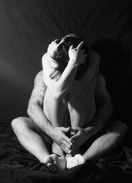 mimelitohot's tweet photo. El momento exacto es aquel en el que el pasado te deja dormir y el futuro no cierra la puerta, el resto es sobrevivir. FELIZ VIERNES!!! https://t.co/CX7q4GZ4Hc