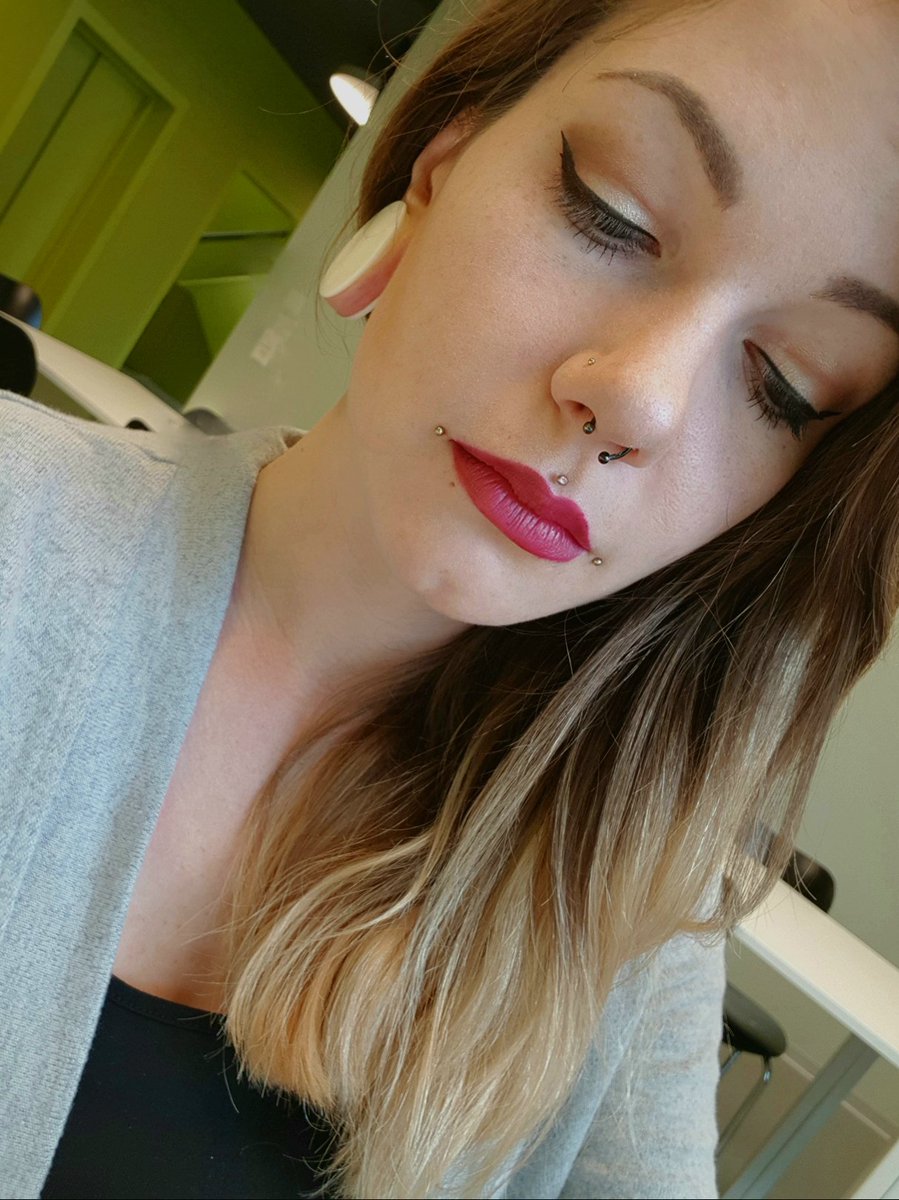 kaizilla_'s tweet photo. #Dipbrow #mediumbrown @ABHcosmetics / #nakedbasic @UrbanDecay / #rebellipstick @MACcosmetics https://t.co/6QQKnjvQ9G
