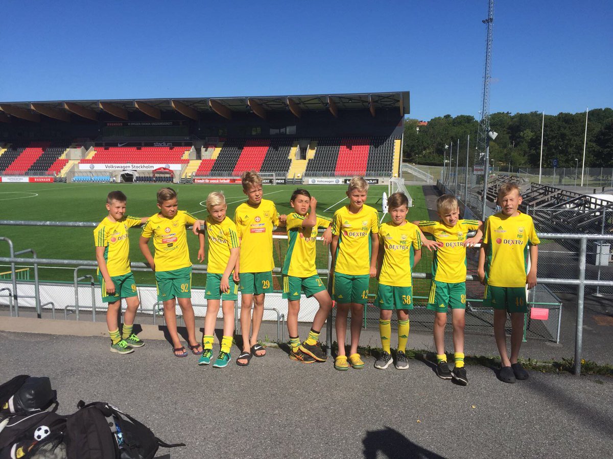 IlvesJrP06's tweet photo. Aamutreenit Brommassa. Tänään alkaa BP Volkswagen Cup. https://t.co/HHCdqzEaXv