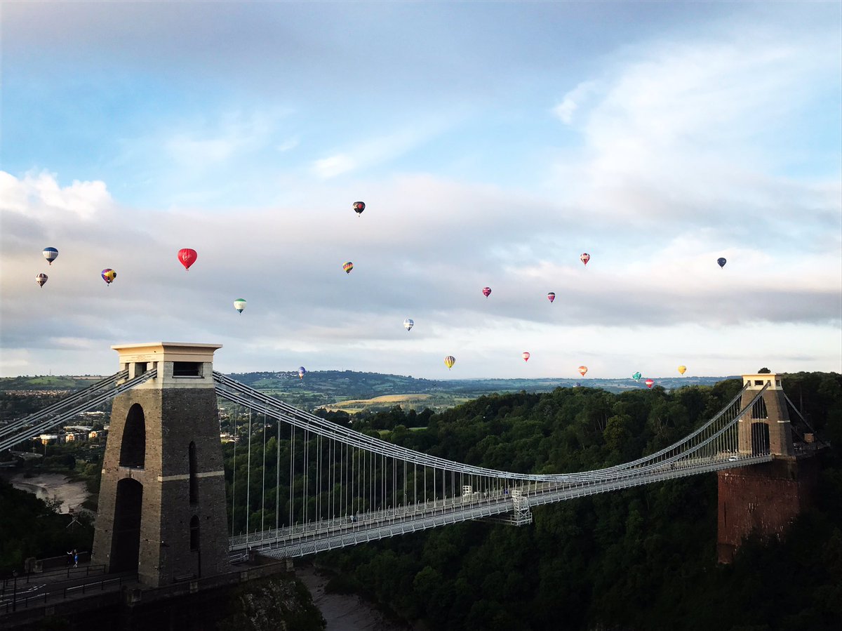 sezzamoore's tweet photo. @bristolballoon this mornings ascent! 🎈 https://t.co/C3Gba3Z3vb