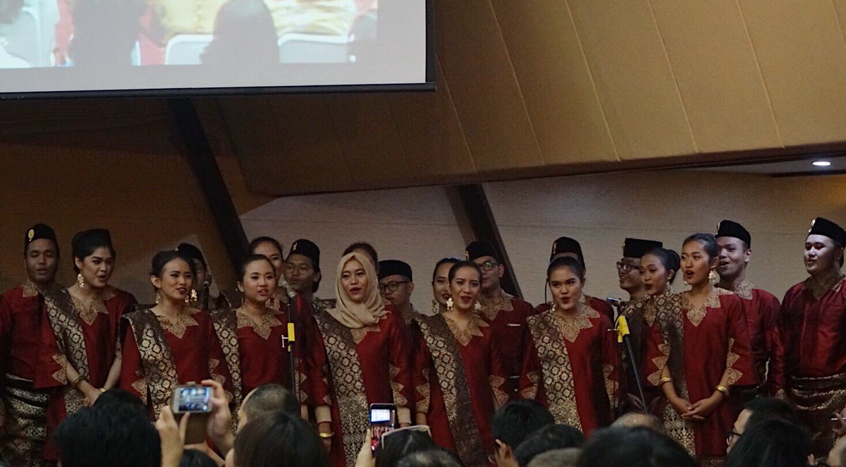 ASEAN's tweet photo. LIVE: C-ASEAN and @ParagitaChoir opening the series of performances for this afternoon! #ASEAN50atASEC https://t.co/jybC4egK0C