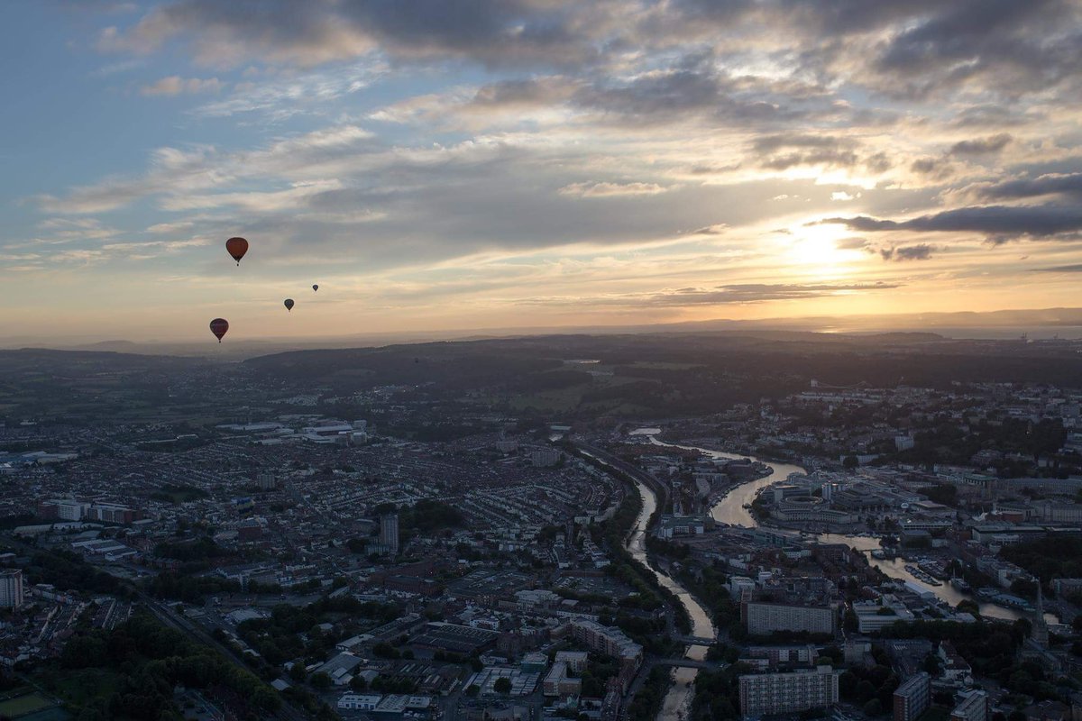 _MariaMadison_'s tweet image. Balloon fiesta in Bristol is unforgettable experience, especially if you high up in the balloon! #bristol #bristolballoons #balloonfiesta