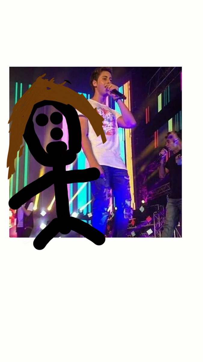 واتصورت مع فؤش ومسك ايدي وغنالي شافيني انا واقفا جمبو اهو 
@MohamedFouadBB 
@MohamedFouadBB