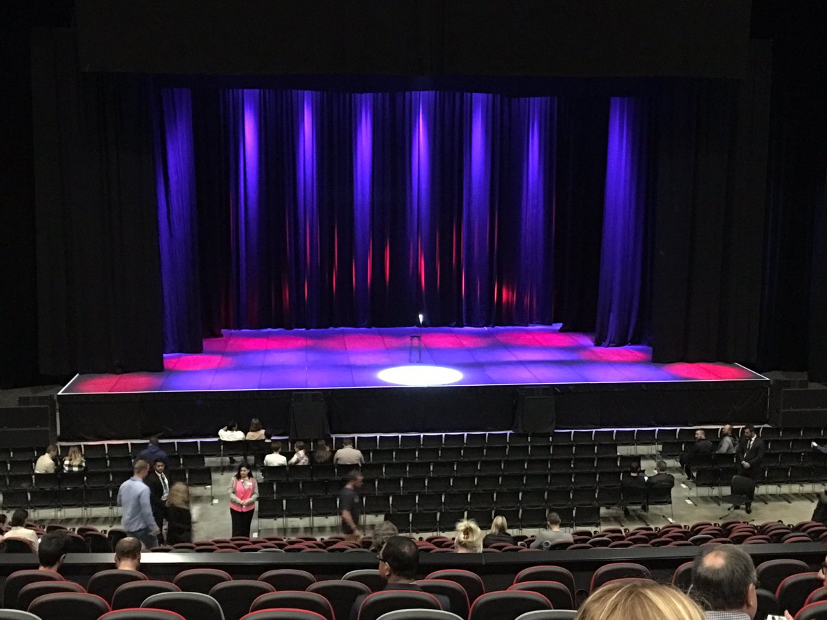 marleysmate's tweet photo. A microphone and a stool. Only props needed. Not long now till Jerry hits the stage 👍 #19yearwait #Seinfeld #SeinfeldinSydney https://t.co/tjYe7BHefq