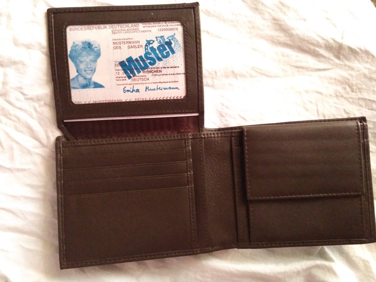 FaridSh29922129's tweet image. Deals in all leather goods