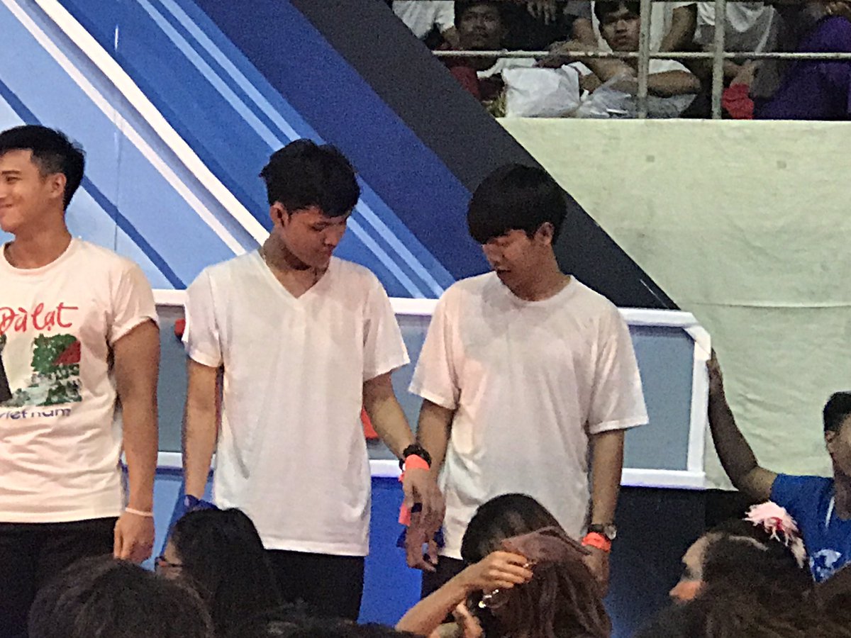iamzhen_'s tweet photo. เด็กๆคะ รออะไรคะ กรี๊ดสิคะ #Beginnincamp16 #ทีมนเรศวร #chsfact https://t.co/cAIO8Ekn6g