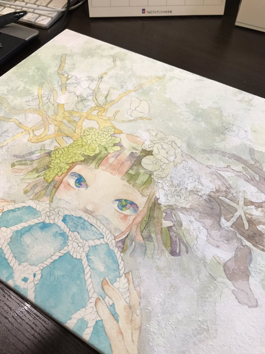 今回、ジェッソのマチエールの上から透明水彩という初の試み。案の定水