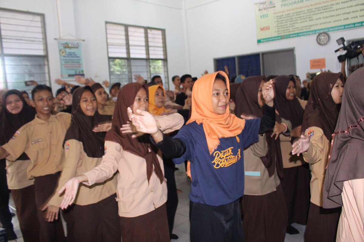 DitjenPajakRI's tweet photo. #LIVE Antusiasme #PajakBertutur di Sinjai. Semua berebut menjawab pertanyaan. https://t.co/5iTPGJ50fd