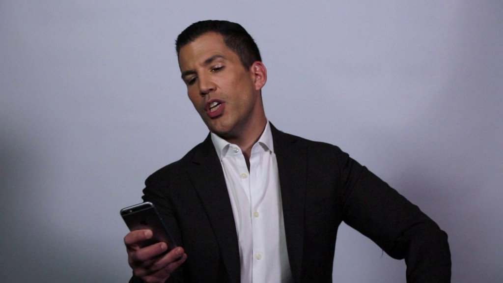 WGNNews's tweet photo. Pat Tomasulo is ‘The Voice of Reason’ on texting your coworkers https://t.co/z11XnyjfQD https://t.co/JyFCG09jyA