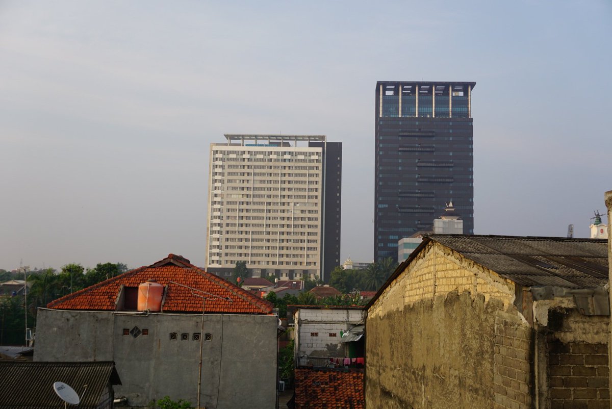 xzykxzyk's tweet image. A view where we can see #KalibataCity apartment