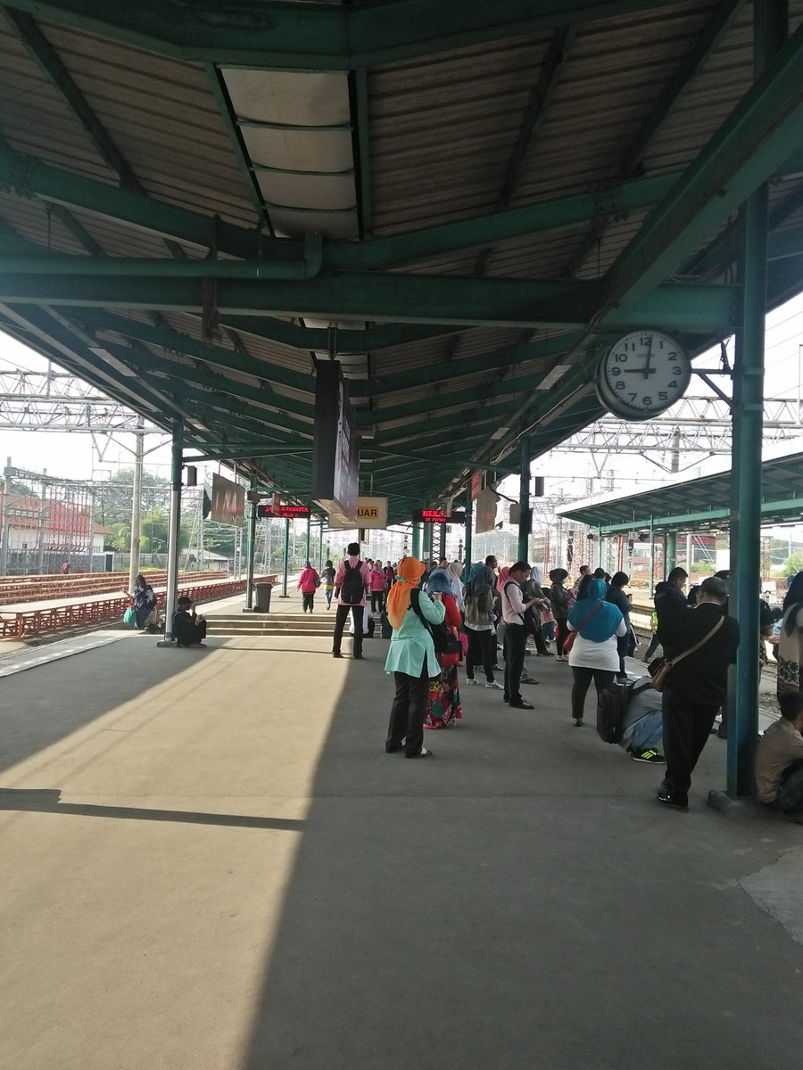 xzykxzyk's tweet image. A Friday in Manggarai