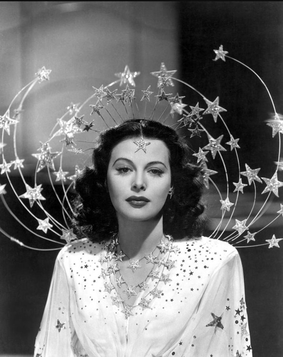 kvinnohistoria's tweet photo. 11 augusti 1942 fick skådespelerskan Hedy Lamarr patent på ett frekvensbytarsystem som nu ligger till grund för mobiltelefoner och WIFI-teknik https://t.co/CqaKGqsGGW