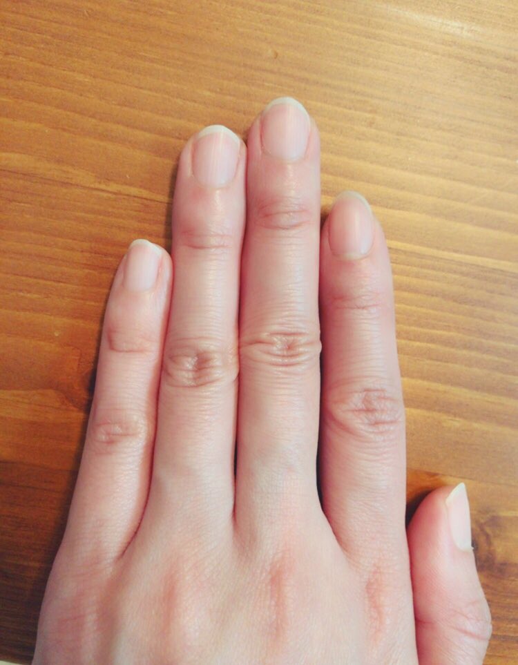 洲崎綾 En Twitter 人差し指と薬指を比べて 女性脳だと人差し指が 男性脳だと薬指が長くなる っていうニュースを見た 私 当たり前のように薬指が長いものだと思ってた つd みんなはどーお