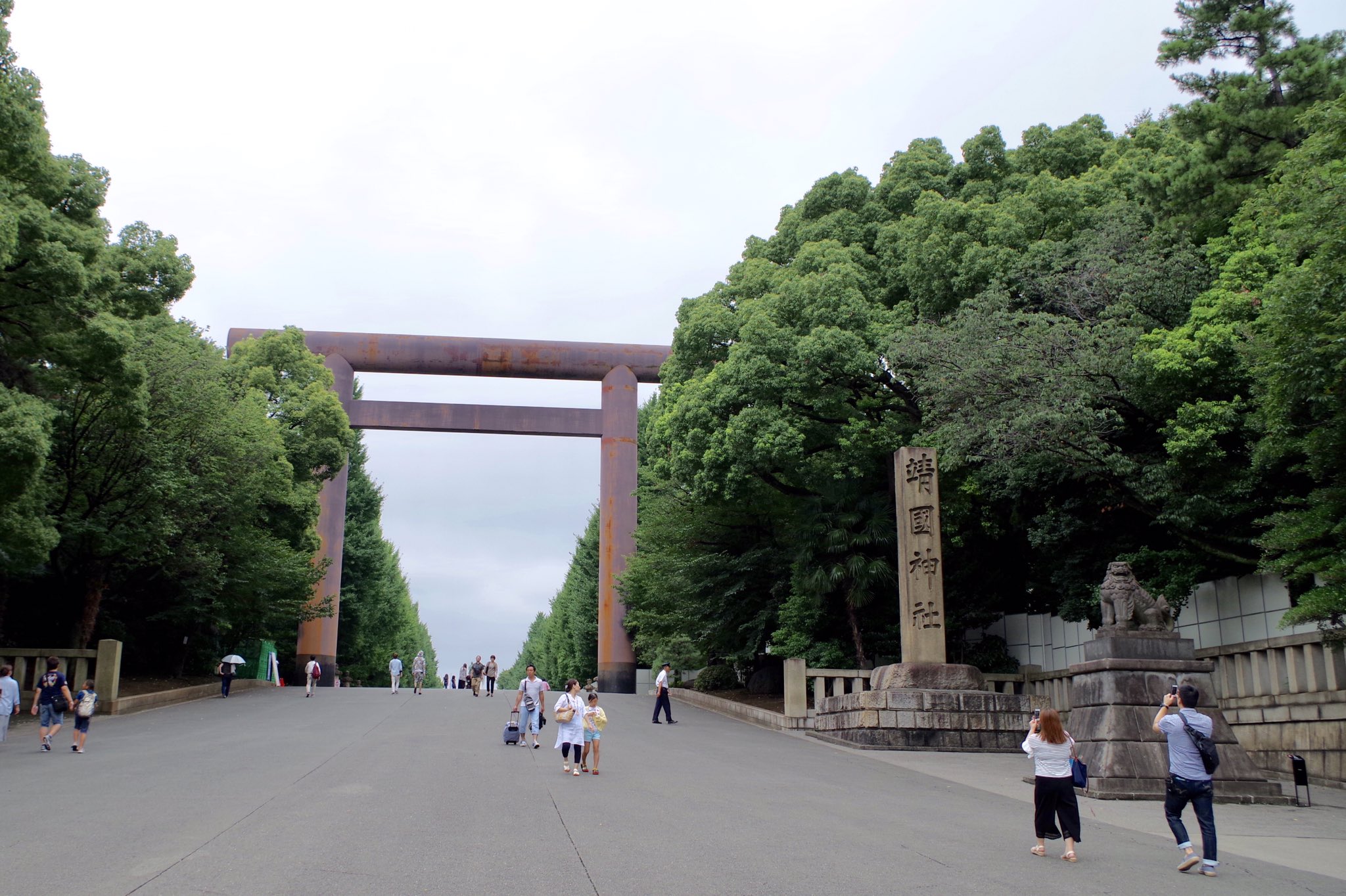御朱印 神社メモ 靖国神社 千代田区九段北 本日は久しぶりに昇殿参拝させて頂きました 創立150周年記念 19年が150周年 の御朱印帳も 遊就館を見て回ったりと半日近く 靖国神社に 時間が過ぎるのが早いです もうすぐ終戦記念日 平和でありますように
