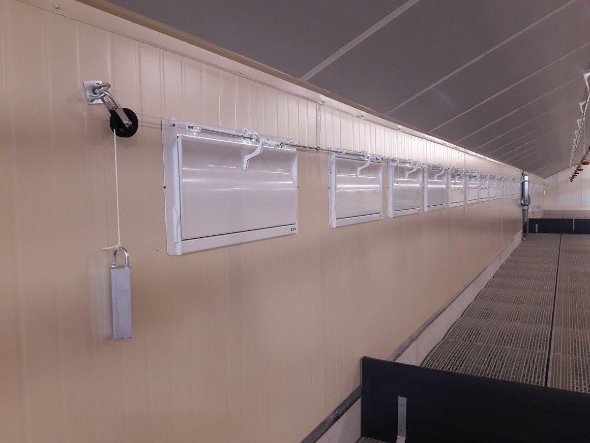 Tuffigorapidex's tweet photo. GAEC Develle : nouveau bâtiment 15 x 67m de 15000 canards. Ventilation progressive @tuffigorapidexsas, trappes  #kanair, #brume, #avitouch. https://t.co/lLRXMSLYoQ