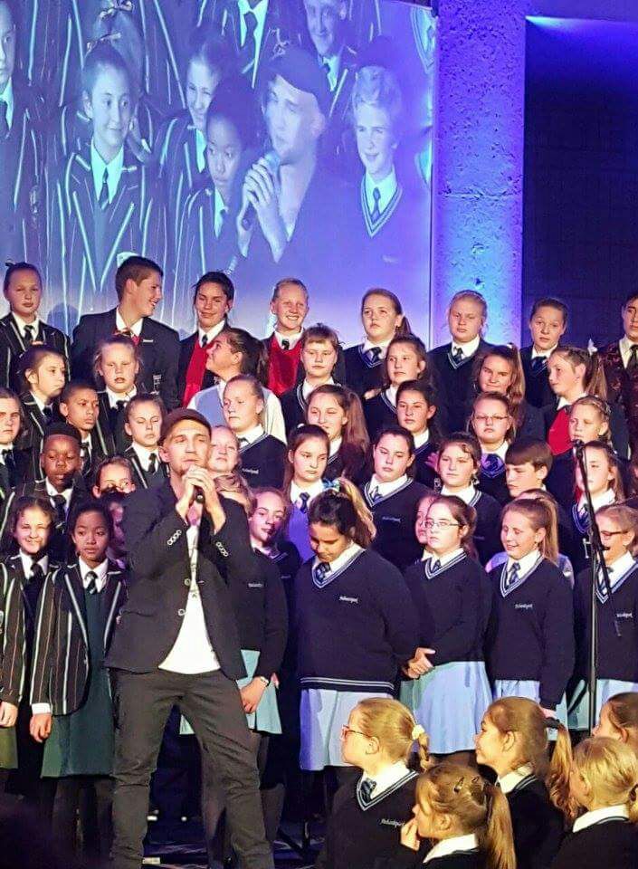 anniehoffie's tweet photo. Koorfees met @JoeFosterMusic #tops #afrikaans #❤ #Kate-Lynne #Fichies https://t.co/sPOblJwbGu