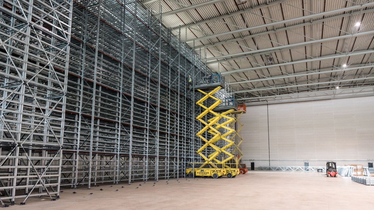 KrampGroep's tweet photo. The outside of our new warehouse is almost done. Now it's time to do the inside! #KrampInProgress #KrampNL https://t.co/bMmaAAVHy4