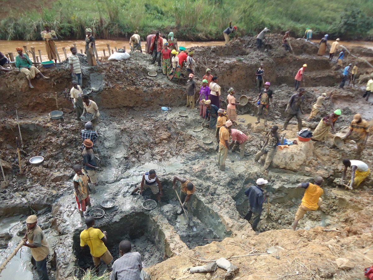 Business (@bizweeklyzim) on Twitter photo Zimra closes in on small miners 
ebusinessweekly.co.zw/zimra-closes-i… via <a href="/BizWeeklyZim/">Business</a> Zimra closes in on small miners 
ebusinessweekly.co.zw/zimra-closes-i… via <a href="/BizWeeklyZim/">Business</a>