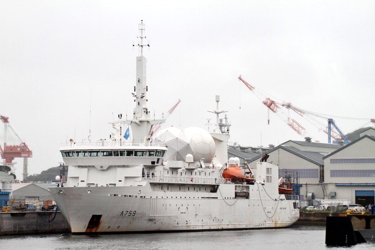 きりしま 17 8 11 Yokosuka フランス海軍情報収集艦 デュピュイ ド ローム 59 Dupuy De Lome マストには国連の旗が掲げてありました