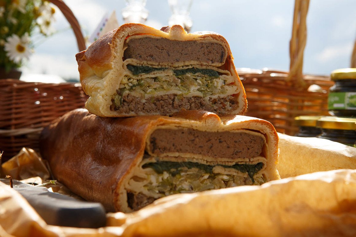 EmbassyofRussia's tweet photo. #Russia's Vladimir region is famous for its layered pies, fruit preserves &amp; jams, traditional buns &amp; rolls #Gastromaprussia #RussianCuisine https://t.co/0ynvbF4F0S