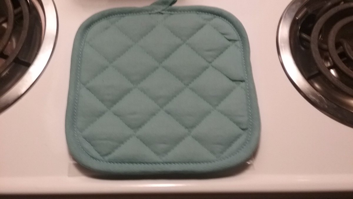 man2th_d's tweet photo. What do these two things have in common?  
🤣
Answer: They're both pot holders. https://t.co/EMDqvpMYp9