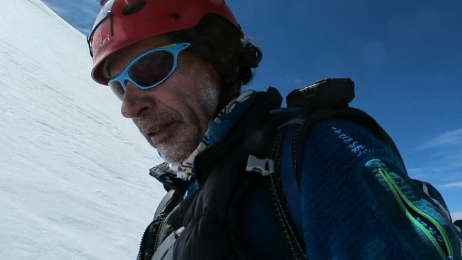elsmatins's tweet photo. A les 12.30 no us perdeu l'entrevista a @OscarCadiach, el primer alpinista català en fer els 14 vuit mil sense oxigen 🗻#matinsdestiuTV3 https://t.co/L9oTUEQFPV