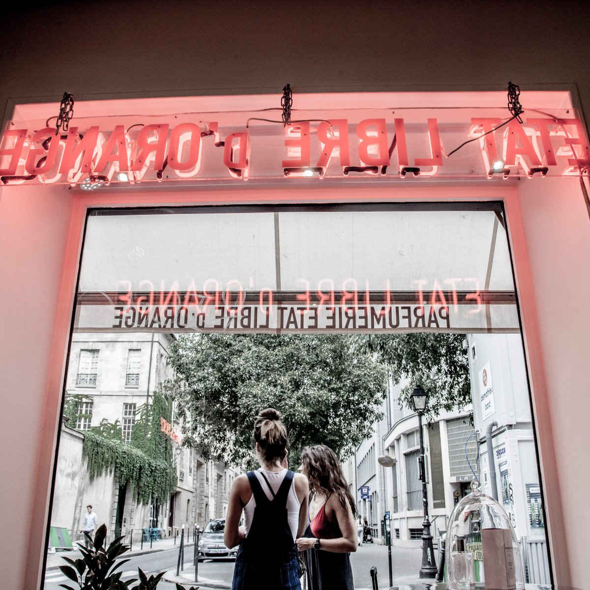 We see you, we know you, we have your scent. #etatlibredorange #paris #picoftheday #summer #archives #perfume #putaindespalaces #parfum