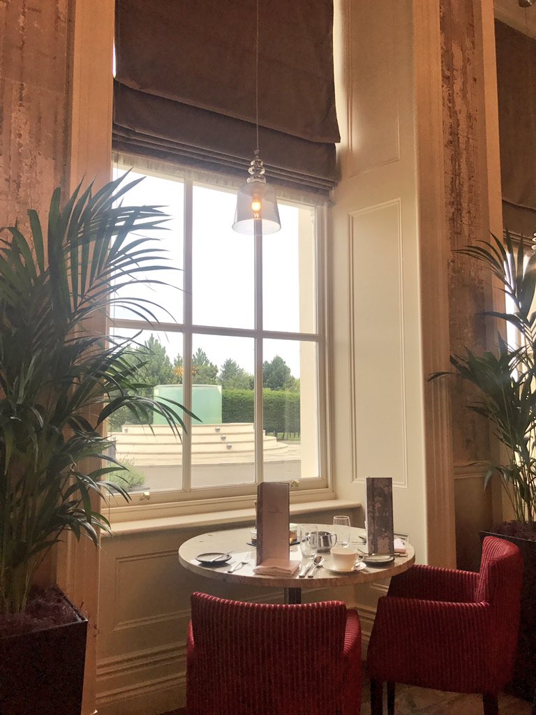 LauraAWheatley's tweet photo. Breakfast with Byron #SeahamHall https://t.co/OZjzY38J88